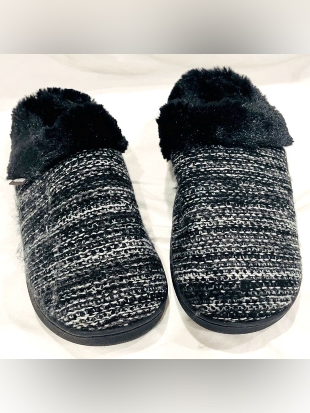 Mukluks Women's Sz Med (7-8) Cozy Black & Grey Faux Fur Lined Slippers | EUC